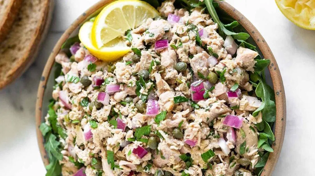 طرز تهیه سالاد با تن ماهی
