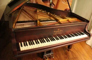 راهنمای کامل قیمت پیانو دیواری در سال 1404