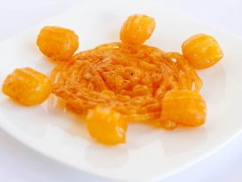 عکس زولبیا و بامیه در یک ظرف