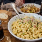 سالاد ماکارونی با مرغ بهتره یا ژامبون