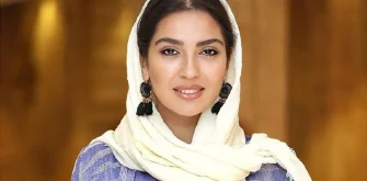 مونا کرمی کیست